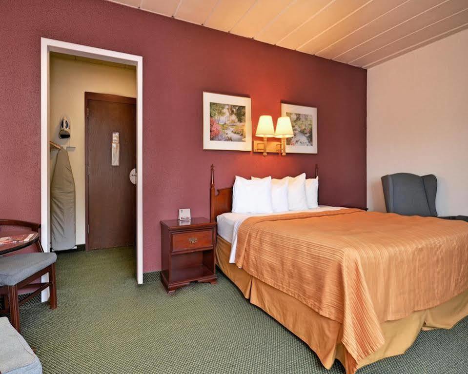 Econo Lodge Wisconsin Rapids Dış mekan fotoğraf